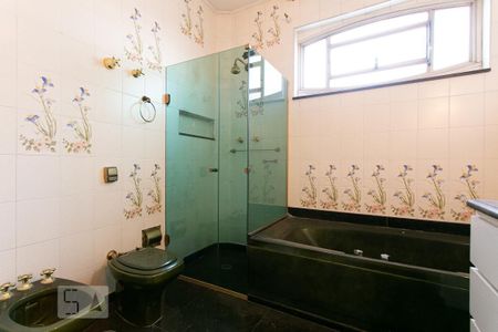 Apartamento à venda com 300m², 4 quartos e 2 vagas Apartamento à venda com 300m², 4 quartos e 2 vagasBanheiro da Suíte