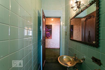 Apartamento à venda com 300m², 4 quartos e 2 vagas Apartamento à venda com 300m², 4 quartos e 2 vagasLavabo