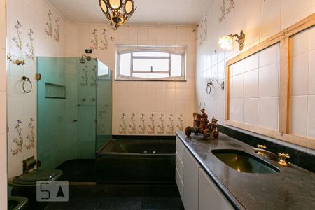 Apartamento à venda com 300m², 4 quartos e 2 vagas Apartamento à venda com 300m², 4 quartos e 2 vagasBanheiro da Suíte