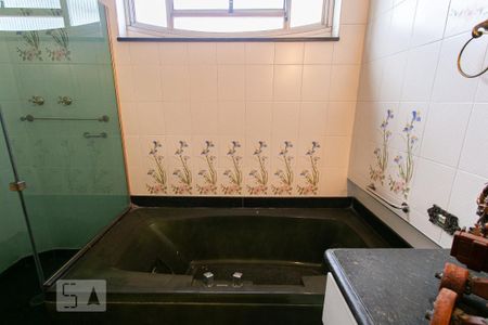 Apartamento à venda com 300m², 4 quartos e 2 vagas Apartamento à venda com 300m², 4 quartos e 2 vagasBanheiro da Suíte