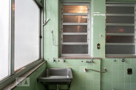 Apartamento à venda com 300m², 4 quartos e 2 vagas Apartamento à venda com 300m², 4 quartos e 2 vagasÁrea de Serviço