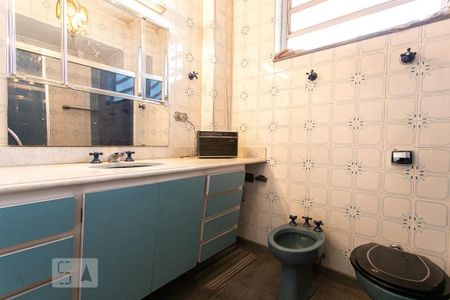 Apartamento à venda com 300m², 4 quartos e 2 vagas Apartamento à venda com 300m², 4 quartos e 2 vagasBanheiro Social