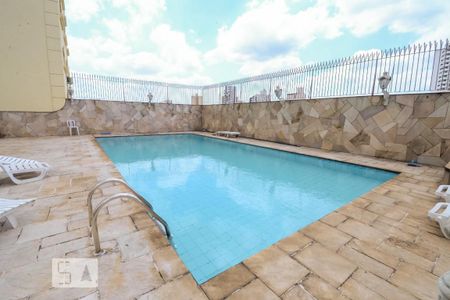 Apartamento à venda com 300m², 4 quartos e 2 vagas Apartamento à venda com 300m², 4 quartos e 2 vagasÁrea comum - Piscina