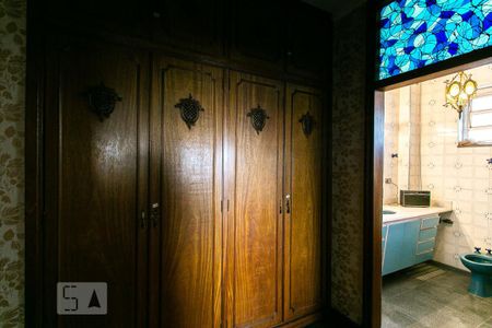 Apartamento à venda com 300m², 4 quartos e 2 vagas Apartamento à venda com 300m², 4 quartos e 2 vagasCorredor