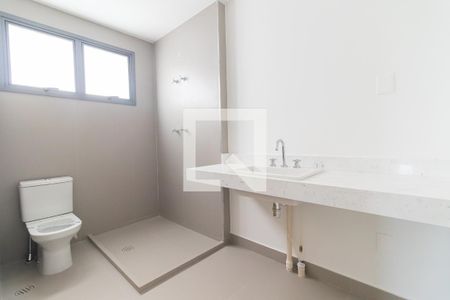 Apartamento à venda com 275m², 4 quartos e 4 vagas Apartamento à venda com 275m², 4 quartos e 4 vagasBanheiro da suíte máster