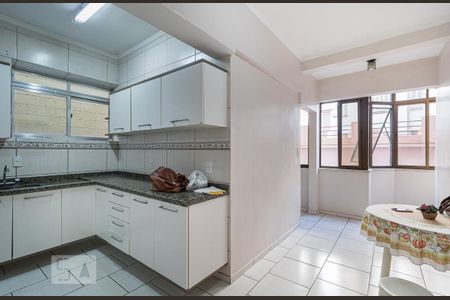 Apartamento à venda com 176m², 3 quartos e sem vaga Apartamento à venda com 176m², 3 quartos e sem vagaCozinha