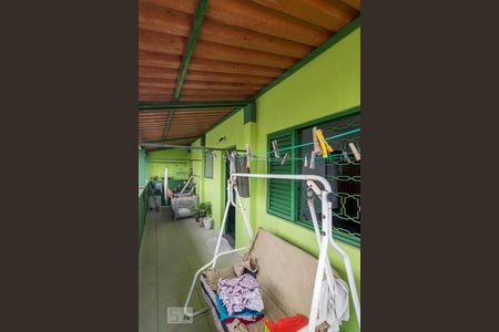 Casa à venda com 200m², 4 quartos e 4 vagas Casa à venda com 200m², 4 quartos e 4 vagasVaranda