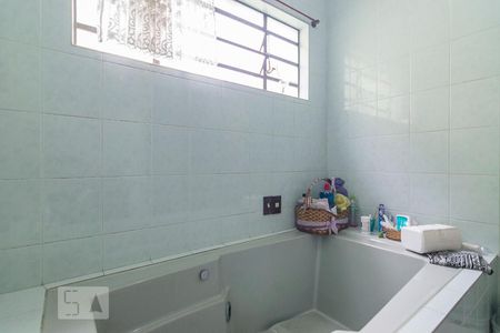 Casa à venda com 200m², 4 quartos e 4 vagas Casa à venda com 200m², 4 quartos e 4 vagasBanheira da Suíte