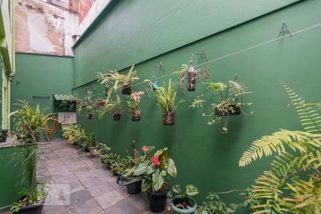 Casa à venda com 200m², 4 quartos e 4 vagas Casa à venda com 200m², 4 quartos e 4 vagasQuintal