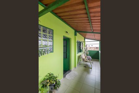 Casa à venda com 200m², 4 quartos e 4 vagas Casa à venda com 200m², 4 quartos e 4 vagasVaranda