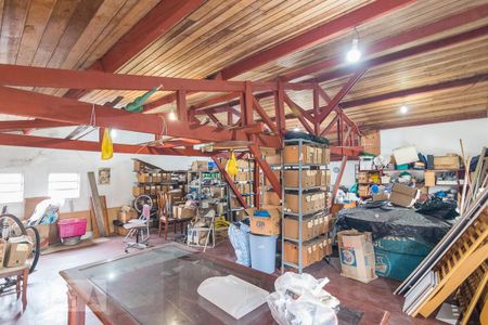 Casa à venda com 200m², 4 quartos e 4 vagas Casa à venda com 200m², 4 quartos e 4 vagasSótão