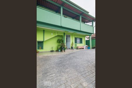 Casa à venda com 200m², 4 quartos e 4 vagas Casa à venda com 200m², 4 quartos e 4 vagasFachada