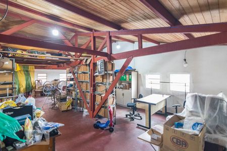 Casa à venda com 200m², 4 quartos e 4 vagas Casa à venda com 200m², 4 quartos e 4 vagasSótão