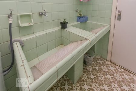 Apartamento à venda com 210m², 3 quartos e 2 vagas Apartamento à venda com 210m², 3 quartos e 2 vagasÁrea de Serviço