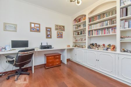 Apartamento à venda com 210m², 3 quartos e 2 vagas Apartamento à venda com 210m², 3 quartos e 2 vagasEscritório