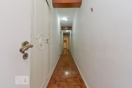 Apartamento à venda com 210m², 3 quartos e 2 vagas Apartamento à venda com 210m², 3 quartos e 2 vagasCorredor