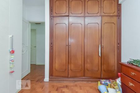 Apartamento à venda com 210m², 3 quartos e 2 vagas Apartamento à venda com 210m², 3 quartos e 2 vagasQuarto 1