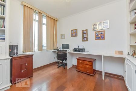 Apartamento à venda com 210m², 3 quartos e 2 vagas Apartamento à venda com 210m², 3 quartos e 2 vagasEscritório