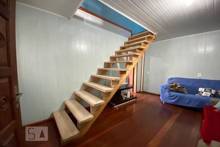 Casa à venda com 130m², 3 quartos e 1 vaga Casa à venda com 130m², 3 quartos e 1 vagaEscada