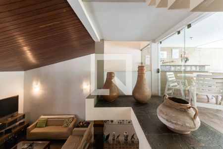 Casa à venda com 270m², 3 quartos e 3 vagasHall