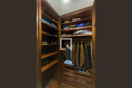 Casa à venda com 270m², 3 quartos e 3 vagasCloset da suíte