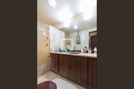 Casa à venda com 270m², 3 quartos e 3 vagasBanheiro da Suíte