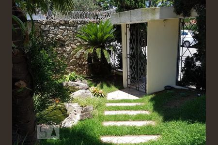 Casa à venda com 347m², 4 quartos e 3 vagas Casa à venda com 347m², 4 quartos e 3 vagasJardim- Hall Entrada