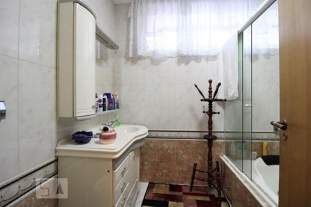 Casa à venda com 347m², 4 quartos e 3 vagasBanheiro da suíte