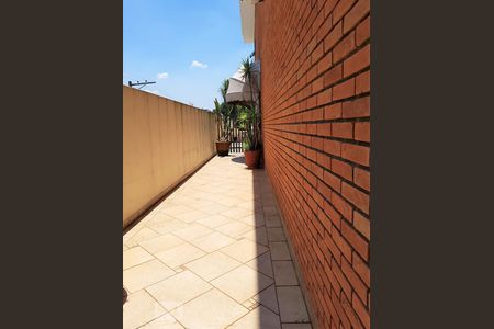 Casa à venda com 347m², 4 quartos e 3 vagas Casa à venda com 347m², 4 quartos e 3 vagasQuintal lateral