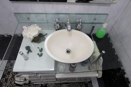 Casa à venda com 347m², 4 quartos e 3 vagasBanheiro 2