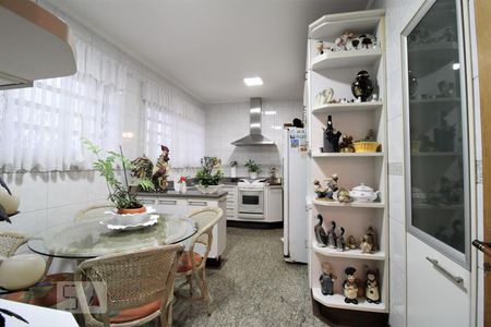 Casa à venda com 347m², 4 quartos e 3 vagasCozinha