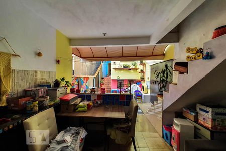 Casa à venda com 130m², 3 quartos e 1 vaga Casa à venda com 130m², 3 quartos e 1 vagaQuintal