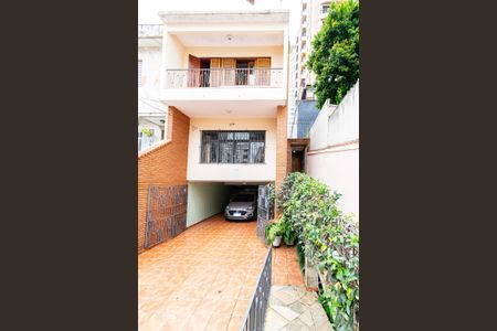Casa à venda com 178m², 3 quartos e 3 vagas Casa à venda com 178m², 3 quartos e 3 vagasFachada