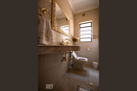 Casa à venda com 600m², 8 quartos e 4 vagas Casa à venda com 600m², 8 quartos e 4 vagasLavabo