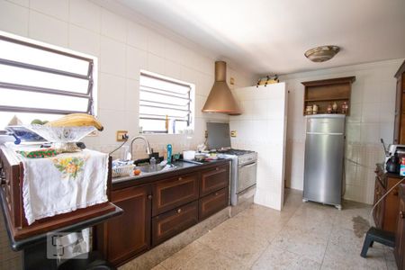 Casa à venda com 600m², 8 quartos e 4 vagas Casa à venda com 600m², 8 quartos e 4 vagasCozinha