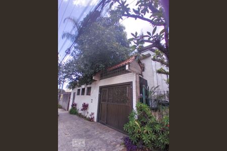 Casa à venda com 600m², 8 quartos e 4 vagas Casa à venda com 600m², 8 quartos e 4 vagasFachada