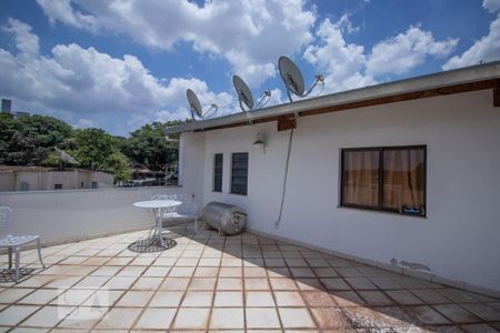 Casa à venda com 600m², 8 quartos e 4 vagas Casa à venda com 600m², 8 quartos e 4 vagasVaranda do Quarto Suíte 4