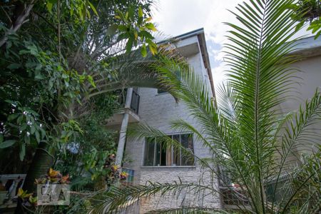 Casa à venda com 600m², 8 quartos e 4 vagas Casa à venda com 600m², 8 quartos e 4 vagasFachada