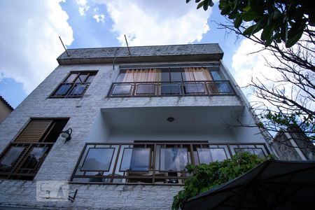 Casa à venda com 600m², 8 quartos e 4 vagas Casa à venda com 600m², 8 quartos e 4 vagasFachada - fundos