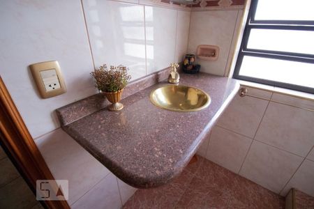 Casa à venda com 600m², 8 quartos e 4 vagas Casa à venda com 600m², 8 quartos e 4 vagasBanheiro da Suíte 4