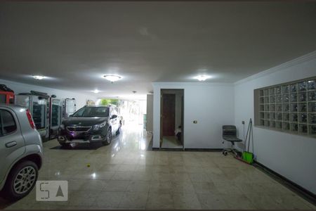 Casa à venda com 600m², 8 quartos e 4 vagas Casa à venda com 600m², 8 quartos e 4 vagasGaragem