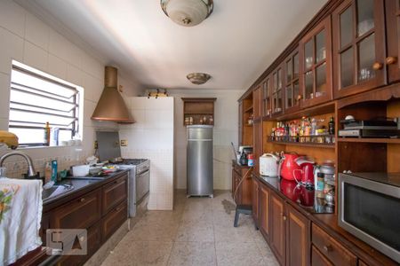 Casa à venda com 600m², 8 quartos e 4 vagas Casa à venda com 600m², 8 quartos e 4 vagasCozinha