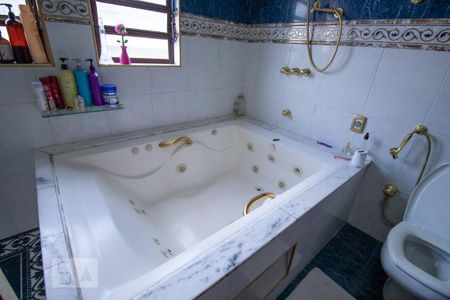 Casa à venda com 600m², 8 quartos e 4 vagas Casa à venda com 600m², 8 quartos e 4 vagasBanheiro da Suíte 2