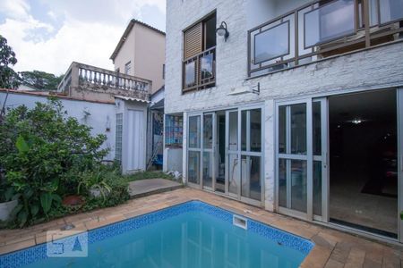 Casa à venda com 600m², 8 quartos e 4 vagas Casa à venda com 600m², 8 quartos e 4 vagasÁrea Externa - Piscina