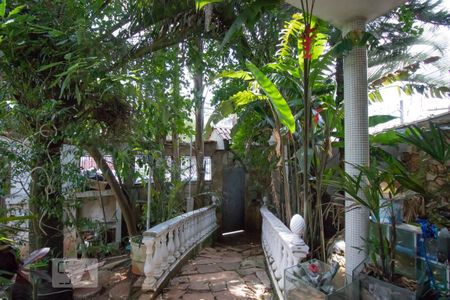 Casa à venda com 600m², 8 quartos e 4 vagas Casa à venda com 600m², 8 quartos e 4 vagasVista