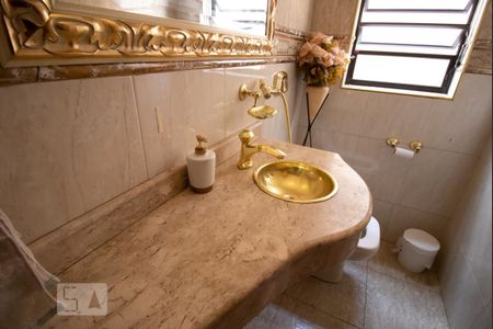 Casa à venda com 600m², 8 quartos e 4 vagas Casa à venda com 600m², 8 quartos e 4 vagasLavabo