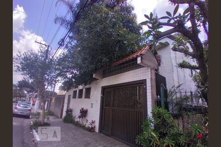 Casa à venda com 600m², 8 quartos e 4 vagas Casa à venda com 600m², 8 quartos e 4 vagasFachada