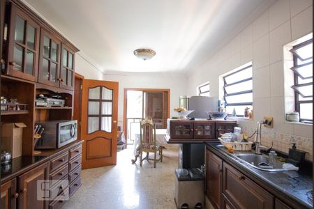 Casa à venda com 600m², 8 quartos e 4 vagas Casa à venda com 600m², 8 quartos e 4 vagasCozinha