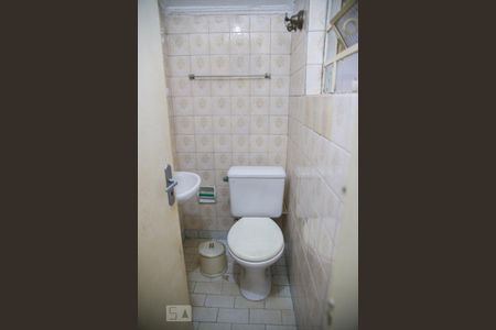 Casa à venda com 255m², 4 quartos e 3 vagas Casa à venda com 255m², 4 quartos e 3 vagasBanheiro de Serviço