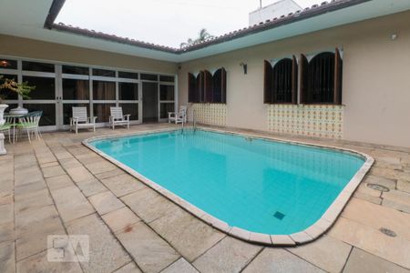 Casa para alugar com 400m², 4 quartos e 6 vagas Casa para alugar com 400m², 4 quartos e 6 vagasPiscina
